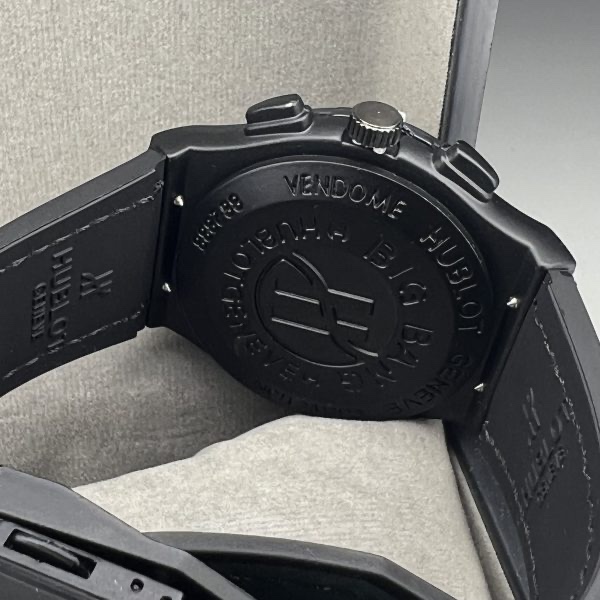 ساعت مردانه HUBLOT بند چرمی قاب فلزی