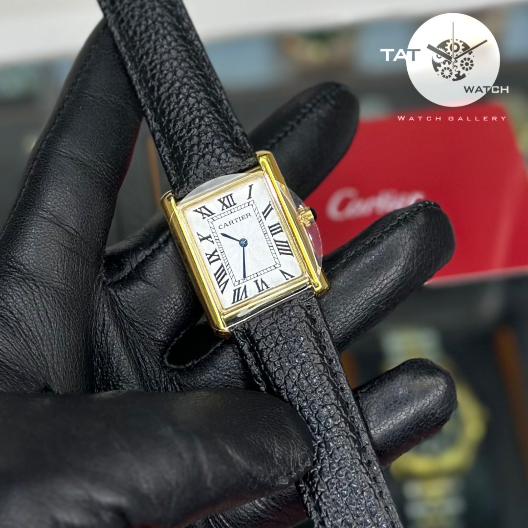 ساعت زنانه کارتیر تانک بند چرمی موتور میوتا ژاپن قفل اصلی یکسال جعبه Cartier ساعت مچی