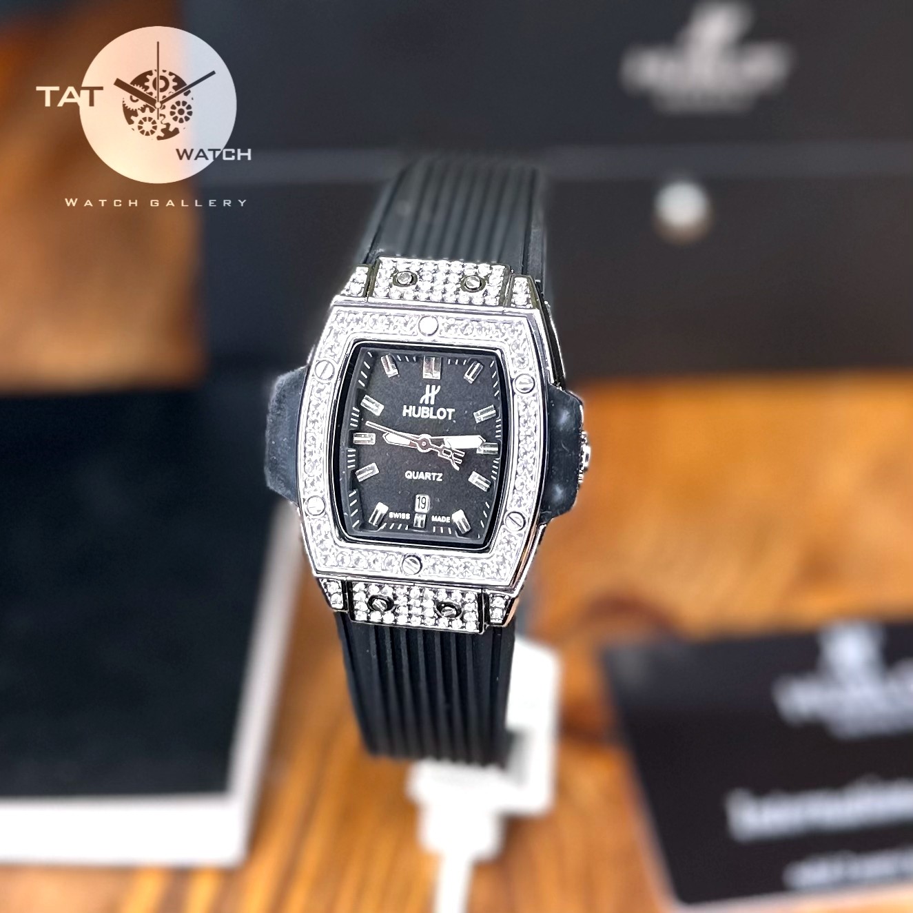 ساعت مچی زنانه هابلوت نگین دار جعبه رنگبندی Hublot