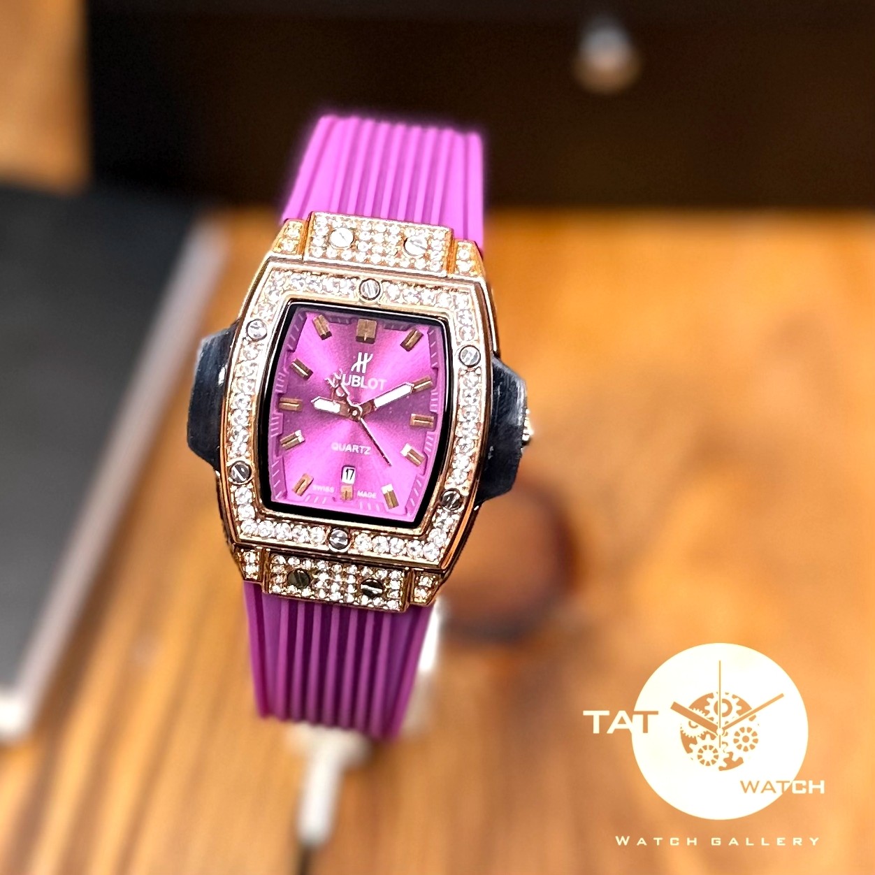 ساعت مچی زنانه هابلوت نگین دار جعبه رنگبندی Hublot