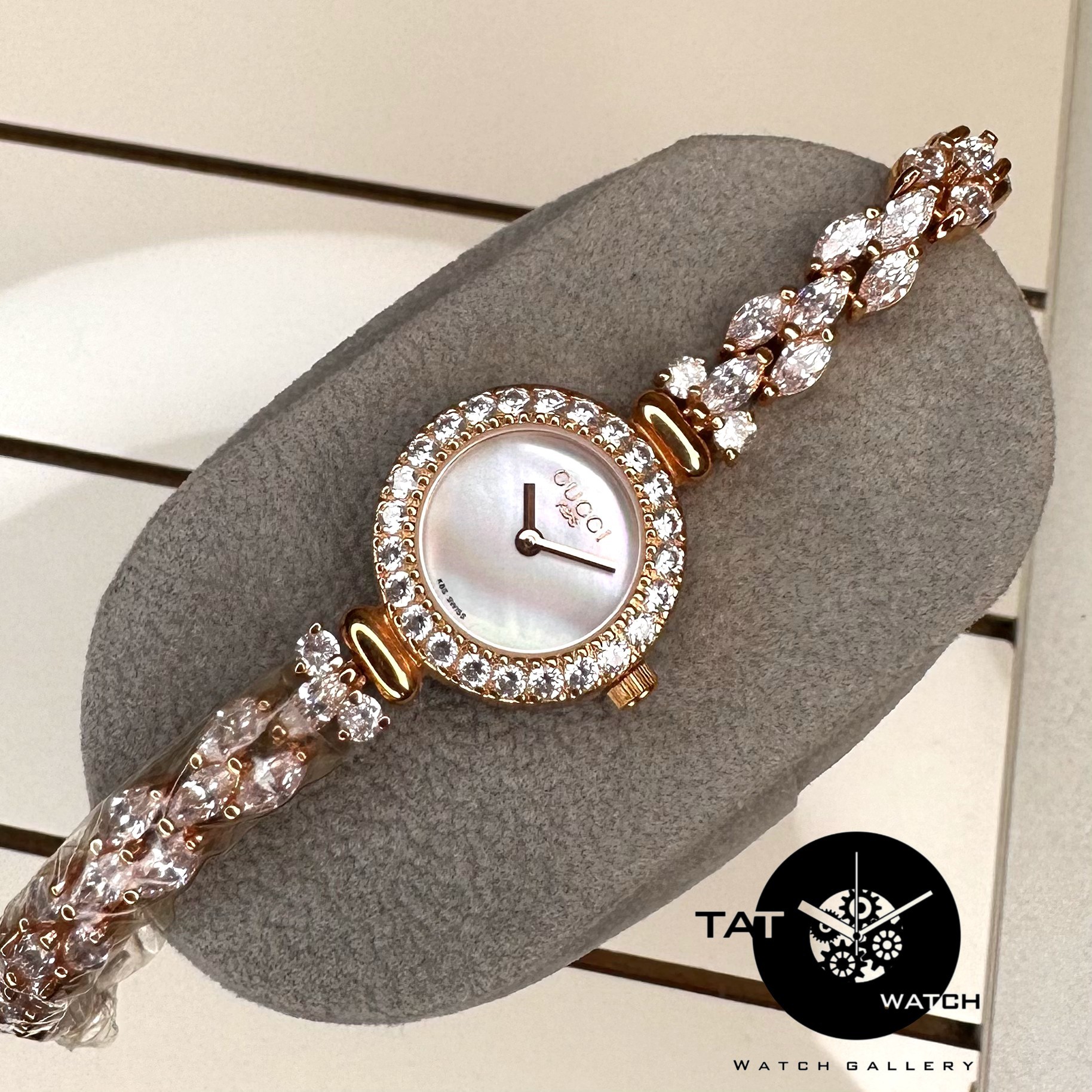 ساعت زنانه گوچی فول نگین موتور روندا سوییس 2سال با جعبه Gucci ساعت مچی