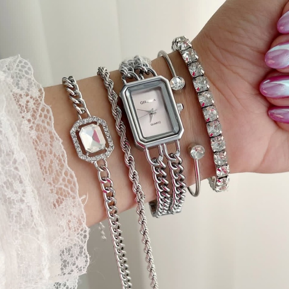 ست 5 تیکه دستبند و ساعت مچی زنانه اقتصادی بند استیل زنجیری طرح کارتیر Chanel
