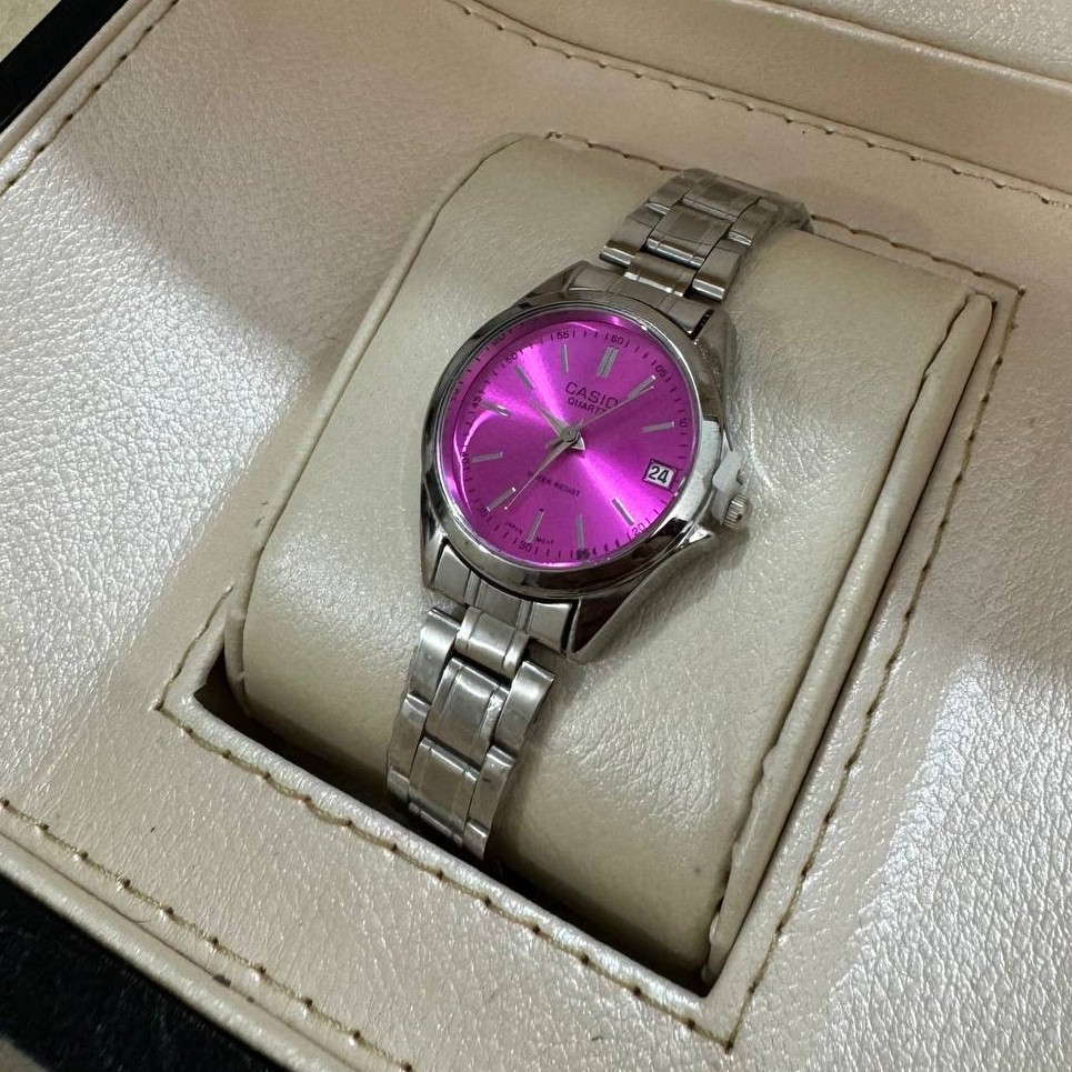 ست و تک زنانه مردانه ساعت مچی بند استیل صفحه رنگی کاسیو دارای رنگبندی Casio