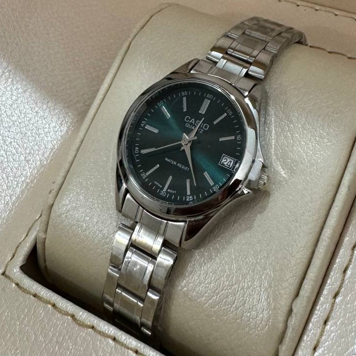 ست و تک زنانه مردانه ساعت مچی بند استیل صفحه رنگی کاسیو دارای رنگبندی Casio