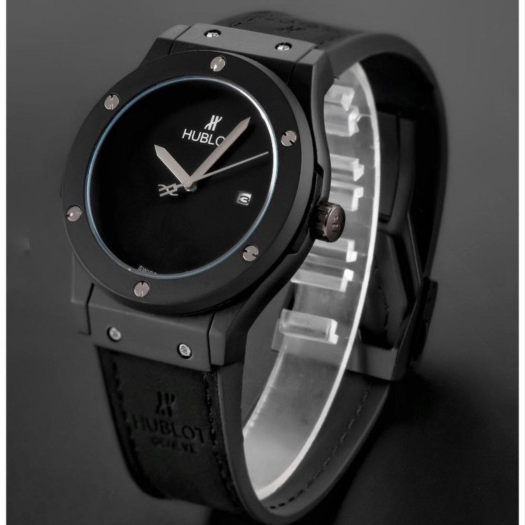 ساعت مچی مردانه شیک و جذاب هابلوت دارای رنگبندی HUBLOT