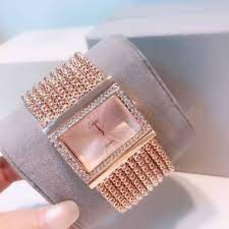 ساعت مچی زنانه اورجینال دستبندی پهن رنگ ثابت و ضداب برند شرکتی Cacaxi