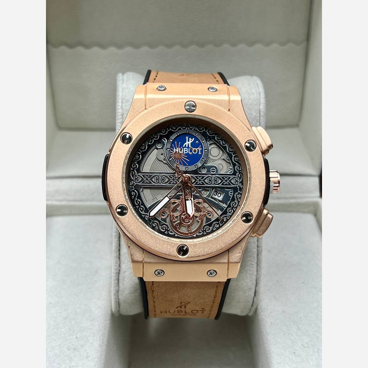 ساعت مچی مردانه هابلوت طرح کرنو موتور شرکتی HUBLOT