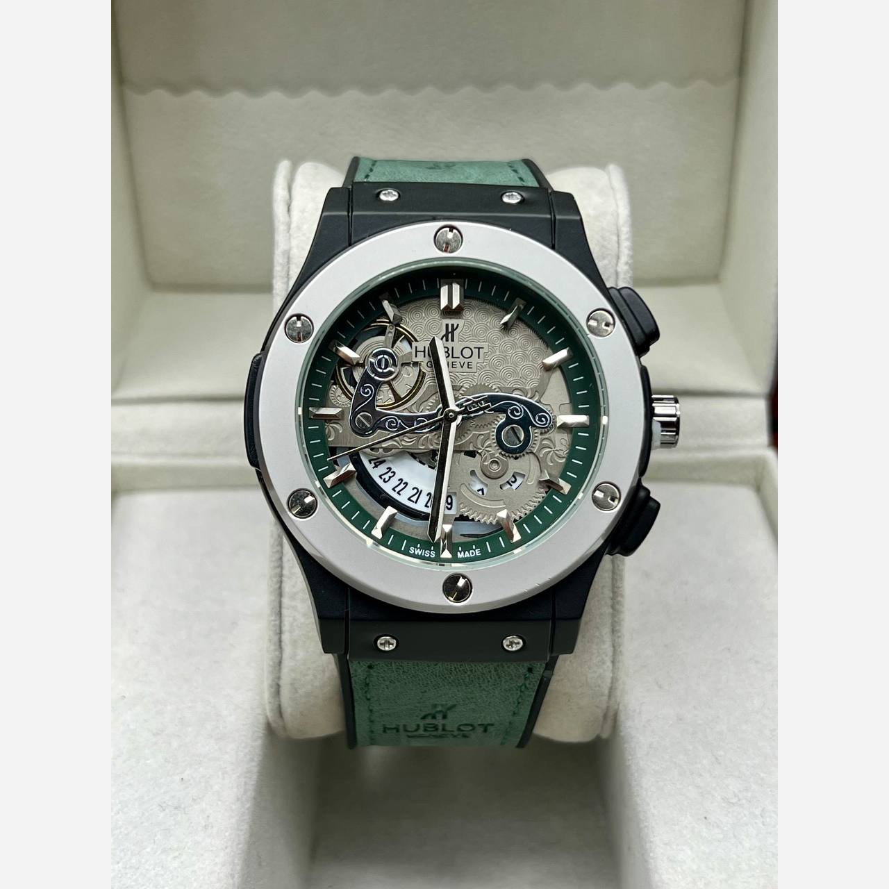 ساعت مچی مردانه هابلوت طرح کرنو موتور شرکتی HUBLOT