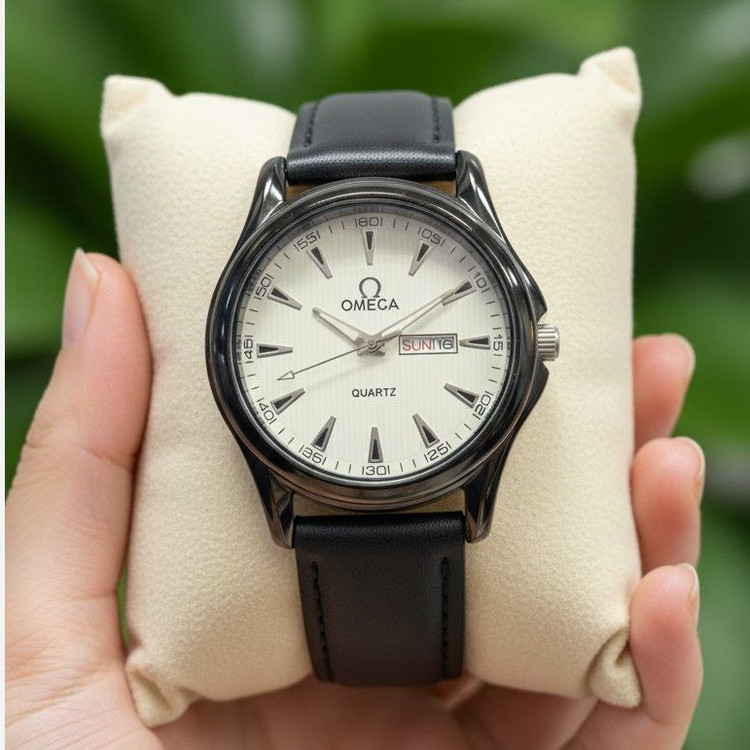 ساعت مردانه دو تقویم بند چرم کلاسیک اومگا Omega