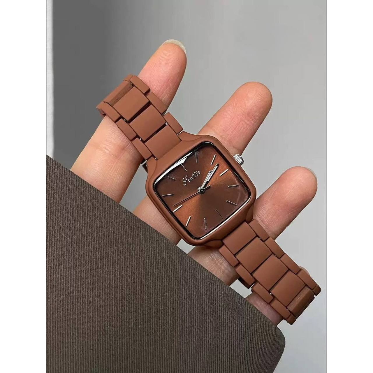 ساعت مچی زنانه اورجینال موتور میوتا ژاپن رنگ ثابت و ضدآب اسکاتی Scottie