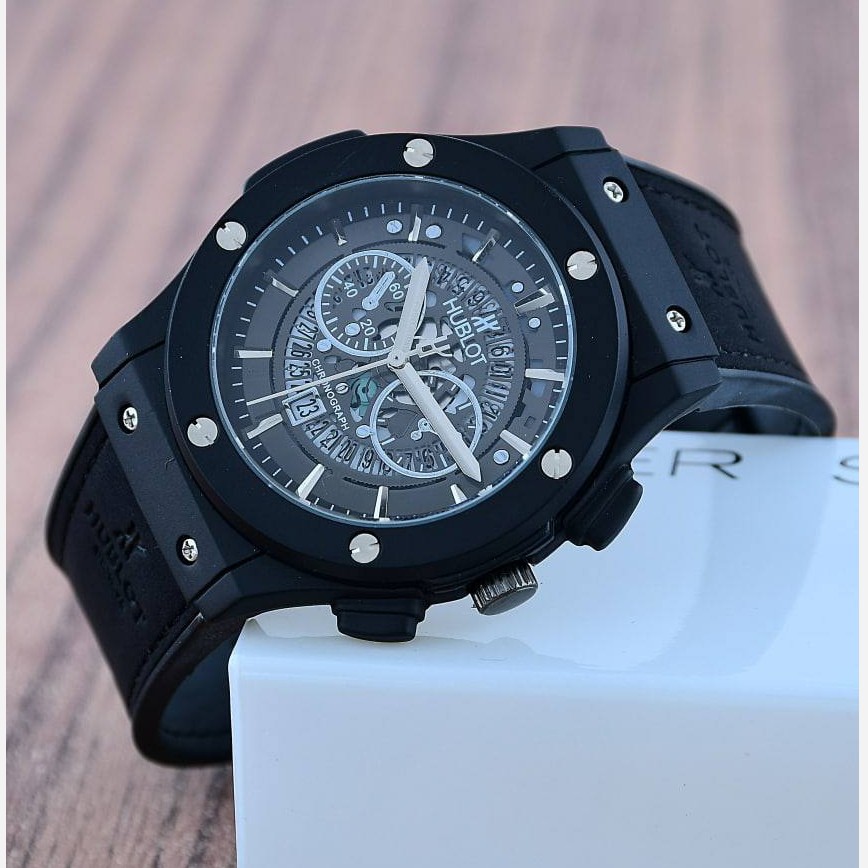 ساعت مچی مردانه هابلوت طرح کرنو موتور شرکتی دارای رنگبندی HUBLOT