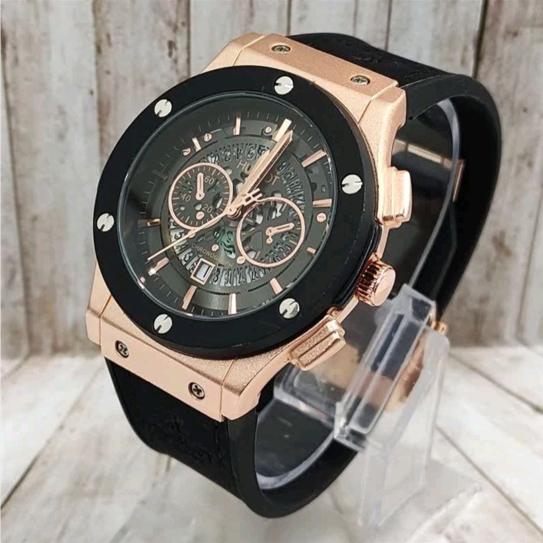 ساعت مچی مردانه هابلوت طرح کرنو موتور شرکتی دارای رنگبندی HUBLOT