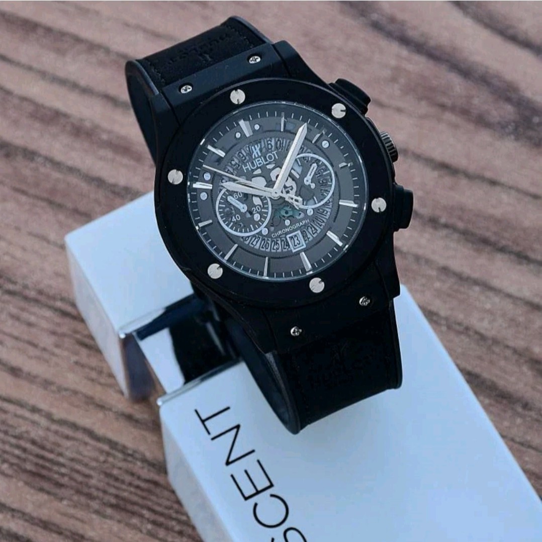 ساعت مچی مردانه هابلوت طرح کرنو موتور شرکتی دارای رنگبندی HUBLOT