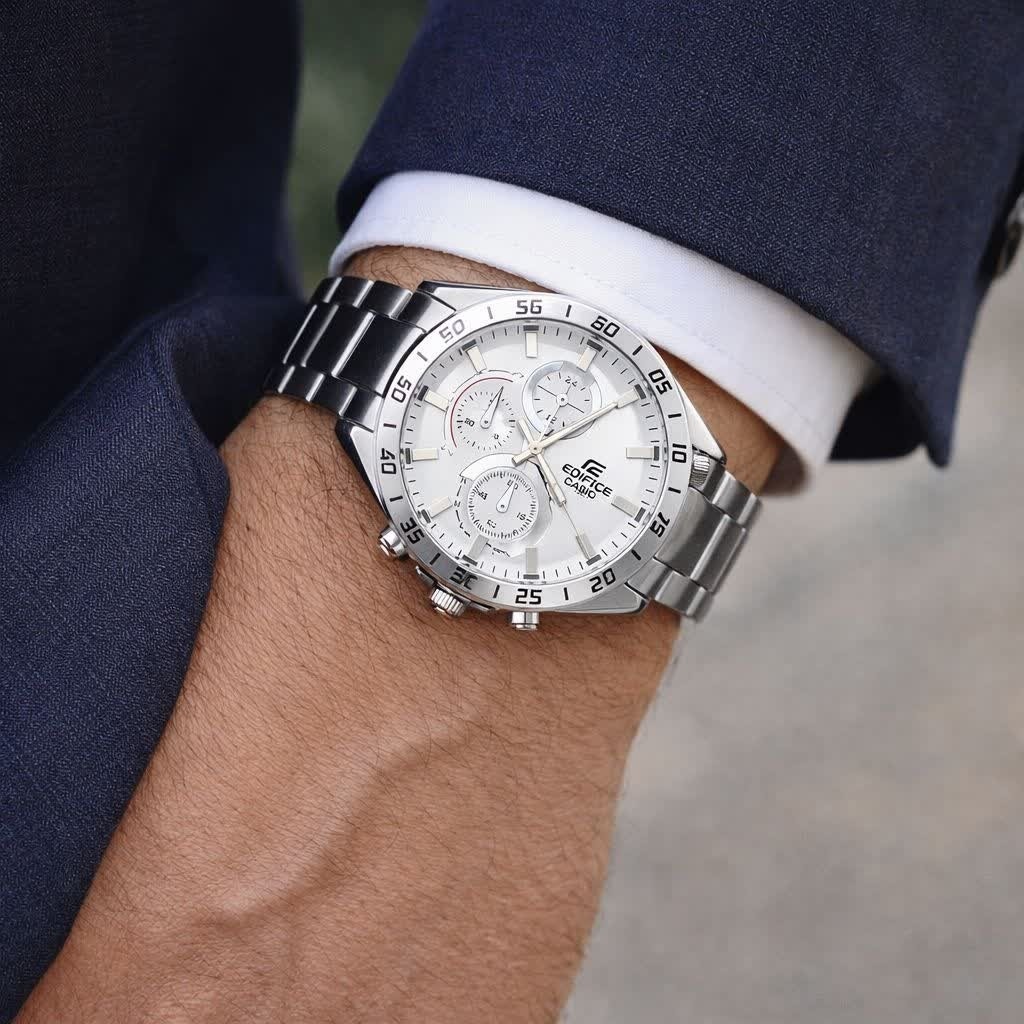 ساعت مچی مردانه کاسیو CASIO EDIFICE موتور ژاپنی صفحه سفید دور سفید