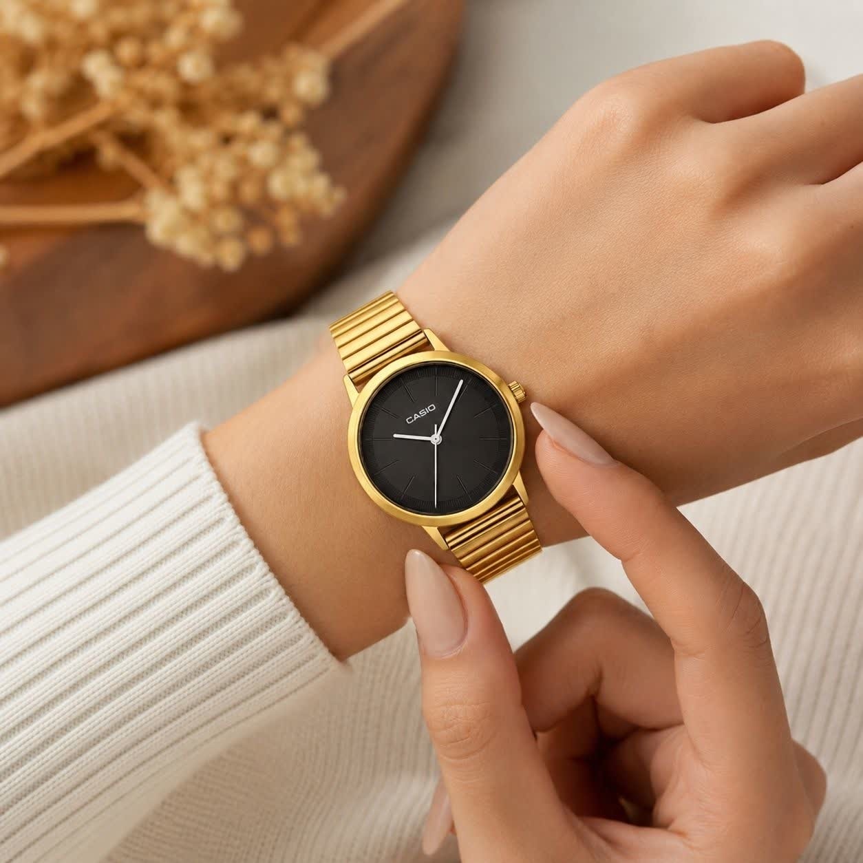 ساعت مچی زنانه کاسیو CASIO ژاپنی طلایی مشکی + جعبه