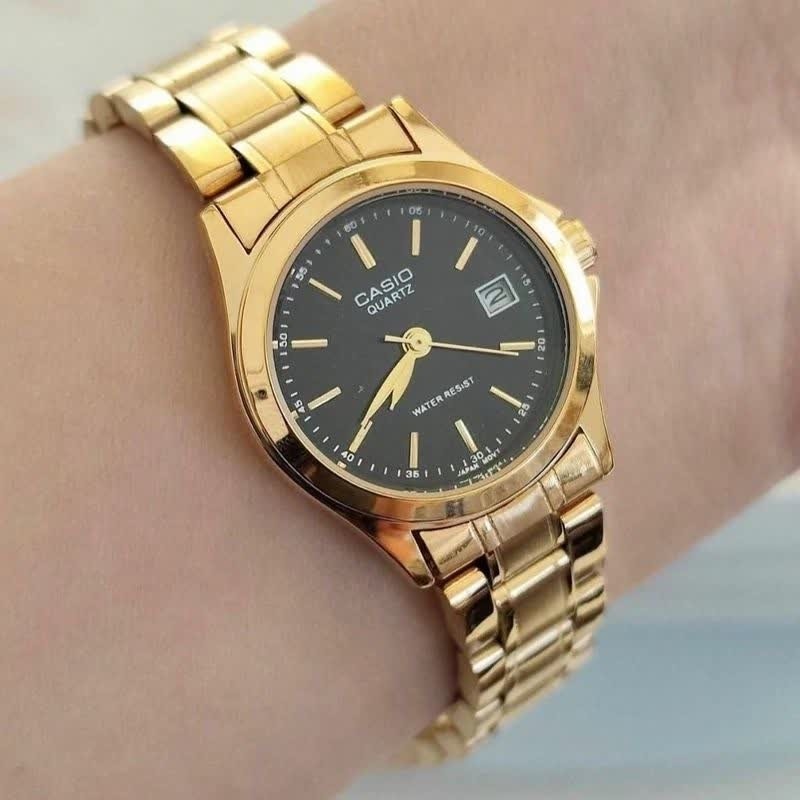 ساعت مچی زنانه کاسیو CASIO موتور ژاپنی بند طلایی صفحه مشکی + جعبه