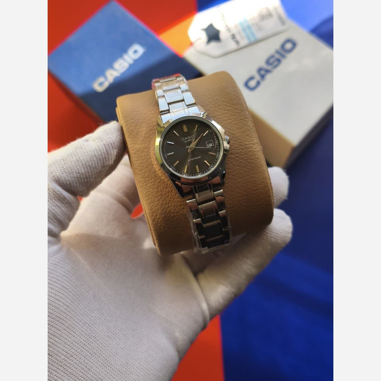 ساعت مچی زنانه کاسیو CASIO موتور ژاپنی بند نقره ای صفحه مشکی+ جعبه