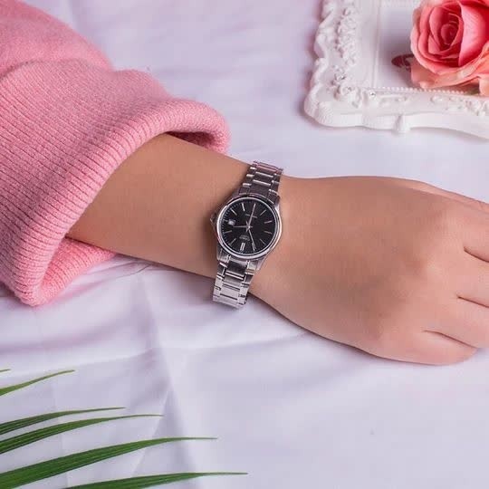 ساعت مچی زنانه کاسیو CASIO موتور ژاپنی بند نقره ای صفحه مشکی+ جعبه