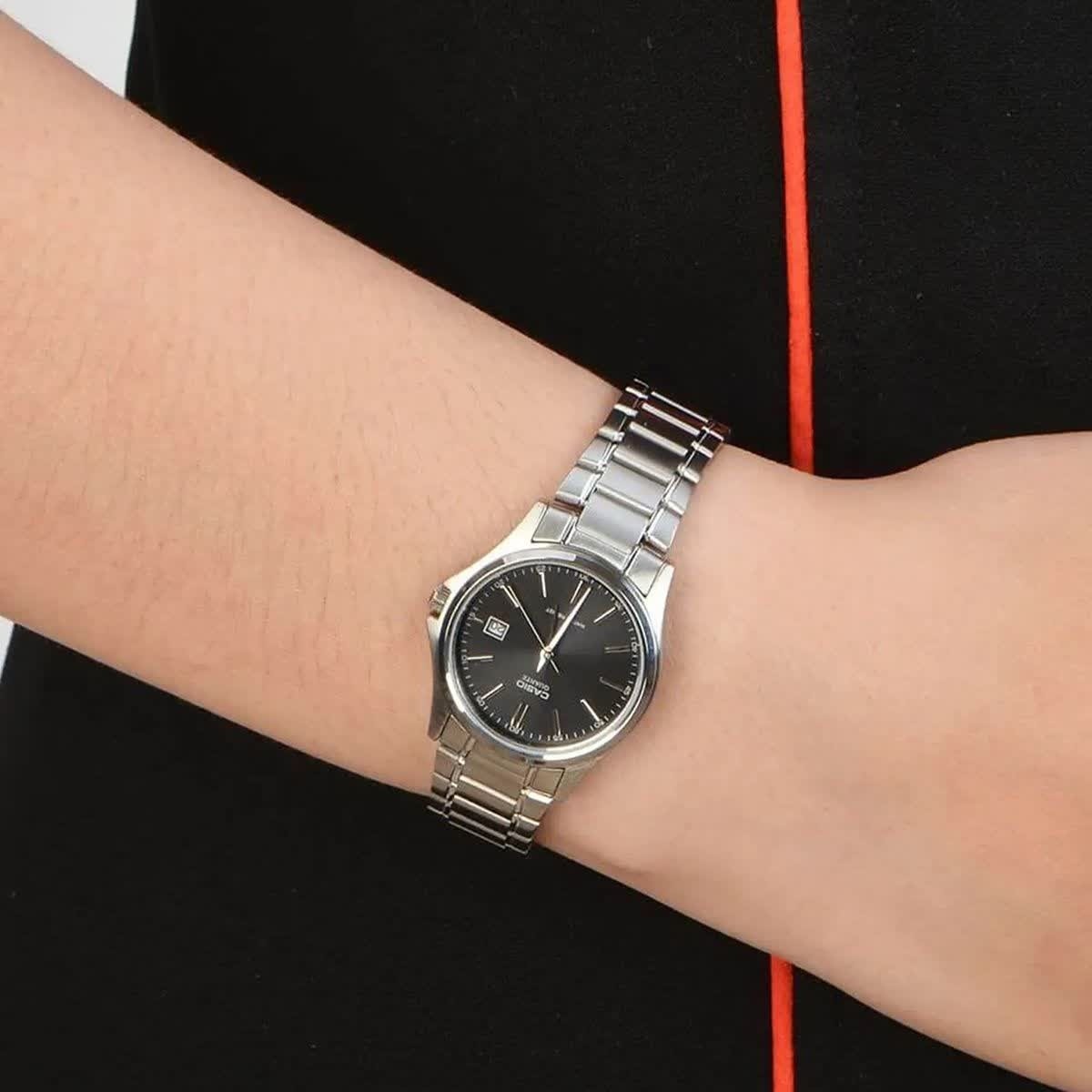 ساعت مچی زنانه کاسیو CASIO موتور ژاپنی بند نقره ای صفحه مشکی+ جعبه