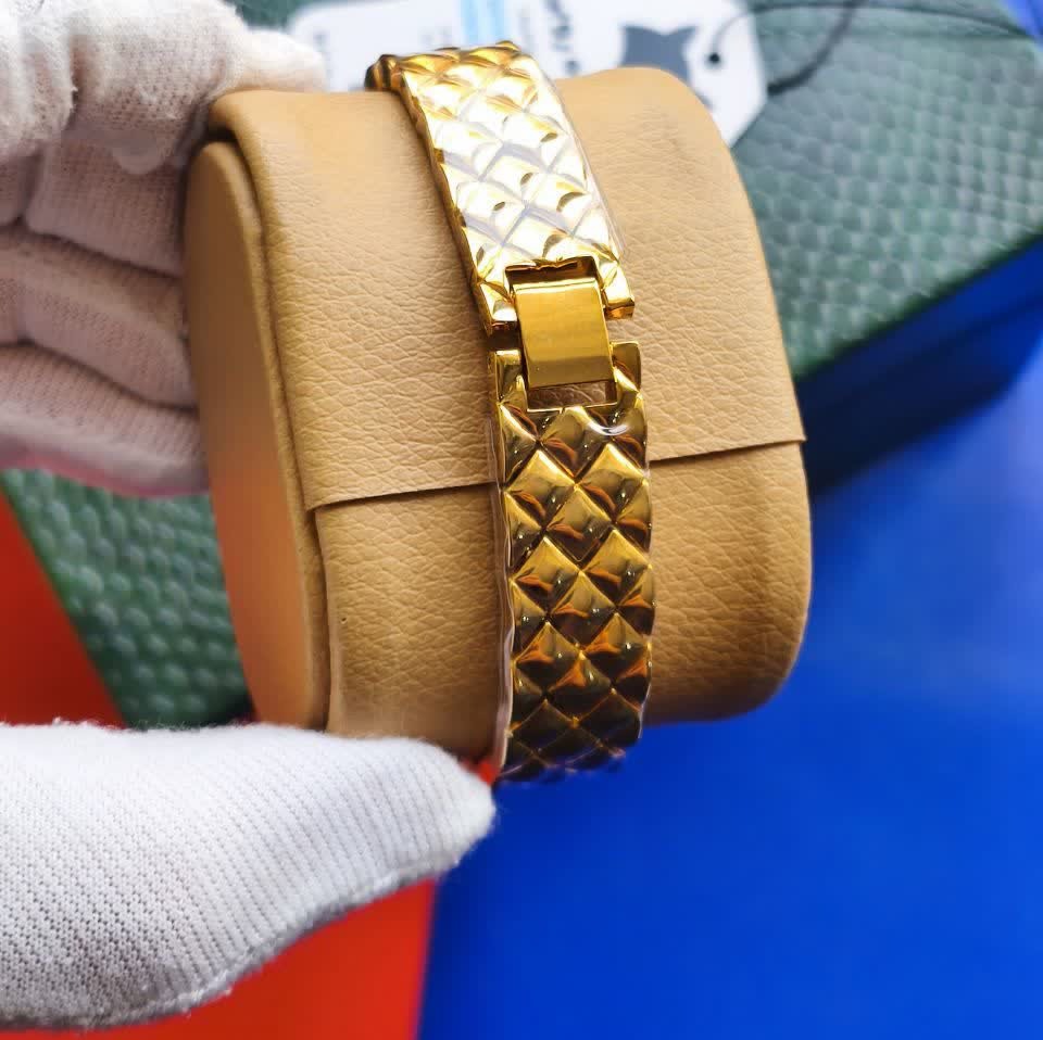 ساعت مچی زنانه دیور Dior استیل طرح آفتابگردان
