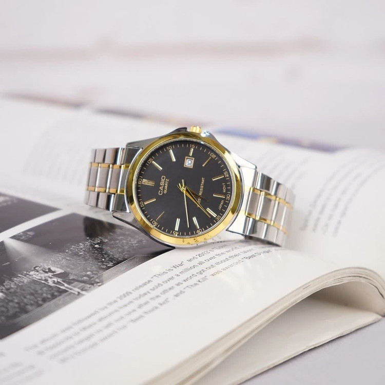ساعت مچی مردانه کاسیو CASIO موتور ژاپن طلایی صفحه مشکی مدلP3 + جعبه