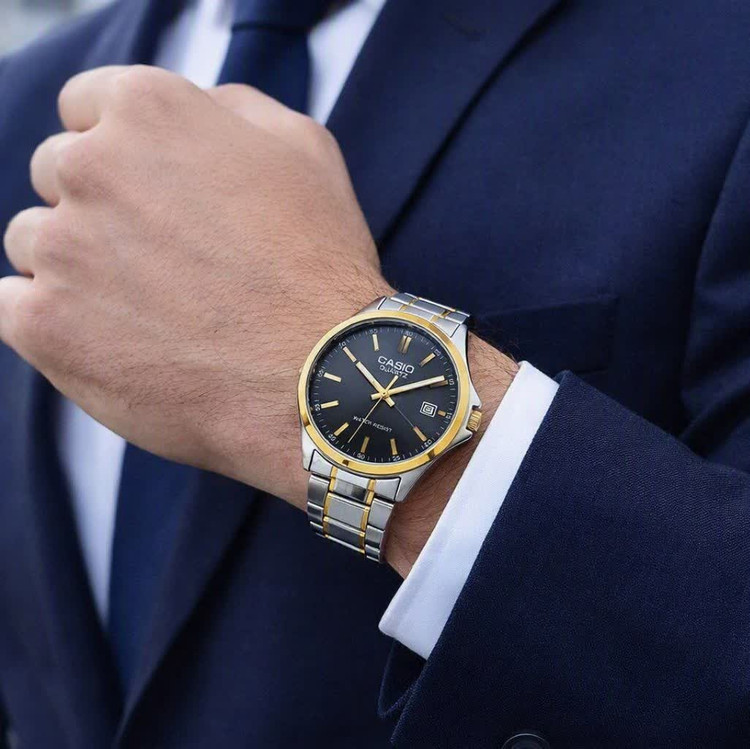 ساعت مچی مردانه کاسیو CASIO موتور ژاپن طلایی صفحه مشکی مدلP3 + جعبه