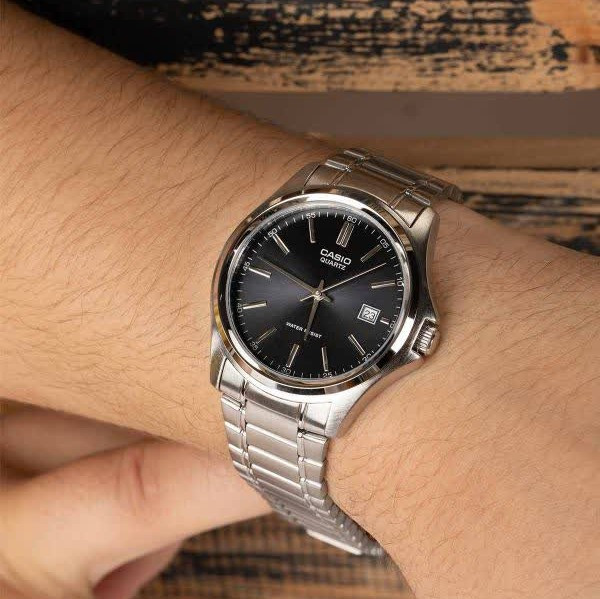 ساعت مچی مردانه کاسیو CASIO موتور ژاپن صفحه مشکی مدلP5 + جعبه