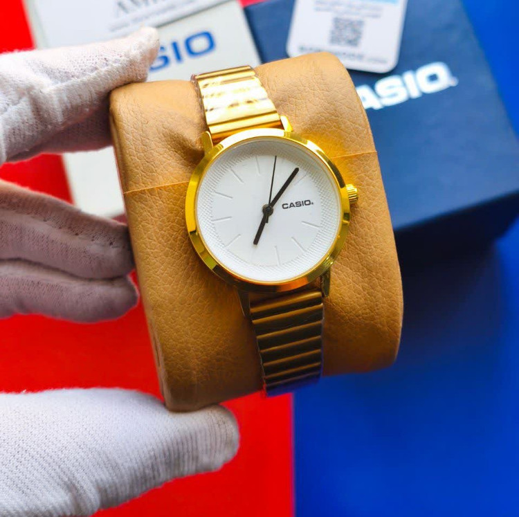 ساعت مچی زنانه کاسیو CASIO ژاپنی طلایی سفید مدل c4 + جعبه