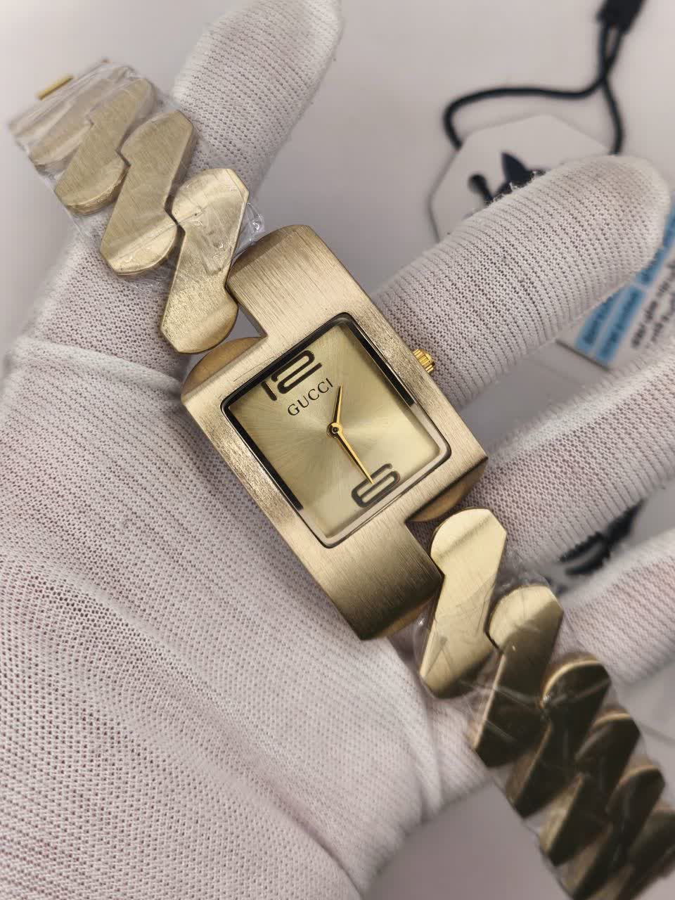 ساعت مچی زنانه دستبندی گوچی GUCCI فول طلایی
