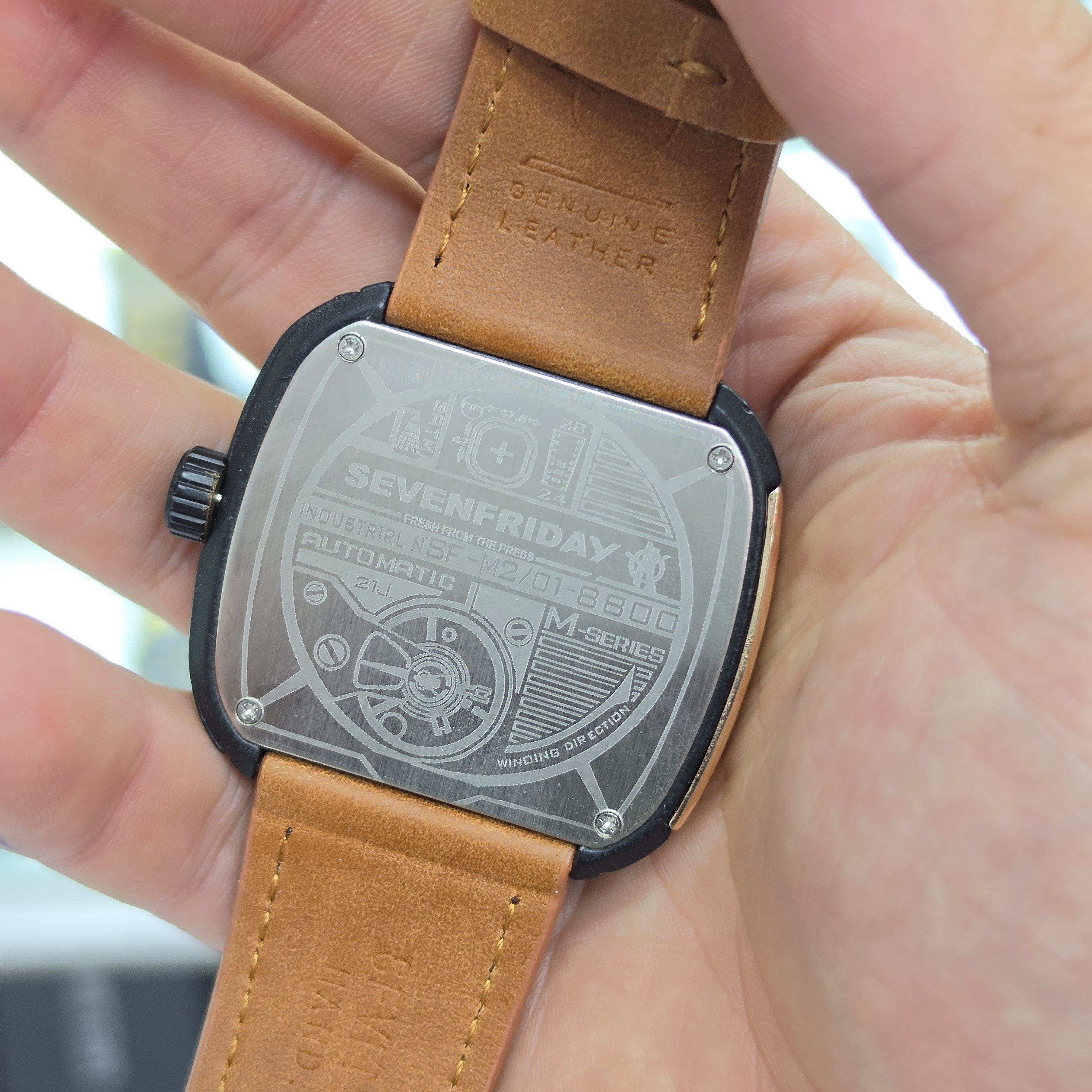 ساعت مچی عقربه ای مردانه سون فرایدی SEVENFRIDAY بندعسلی