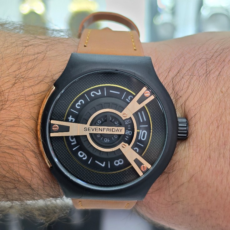 ساعت مچی مردانه سون فرایدی مدل کنتوری (SevenFriday)