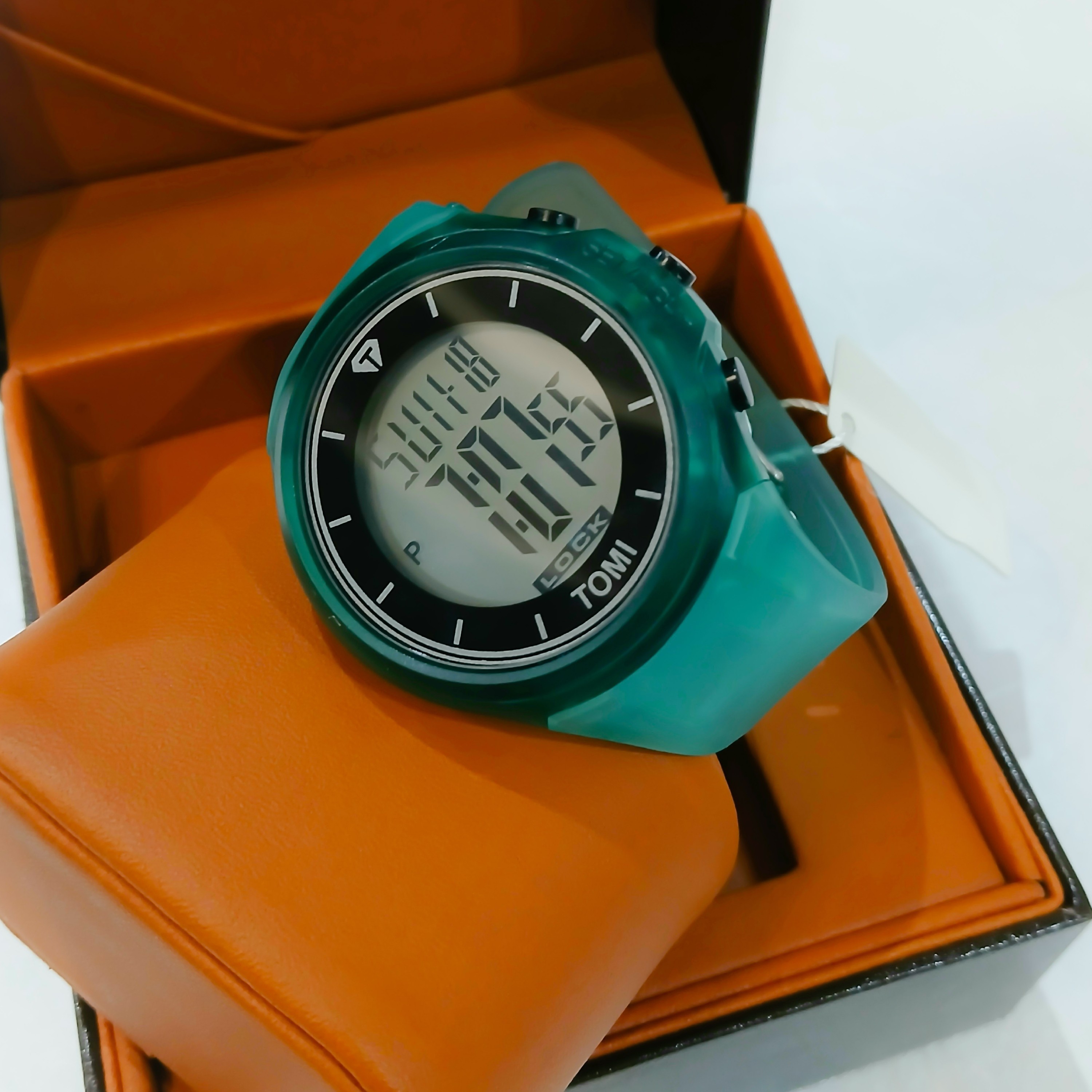 ساعت TOMI زنانه و مردانه ضدآب اسپورت اورحینال سبز شیشه ای مدل TM-2022G