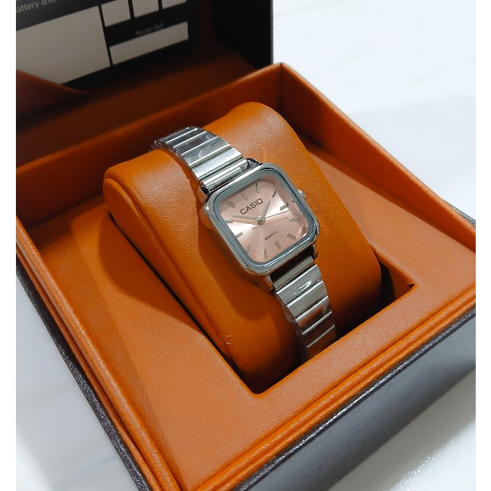 ساعت مچی زنانه کاسیو CASIO موتور با کیفیت مدل A 168 نقره ای