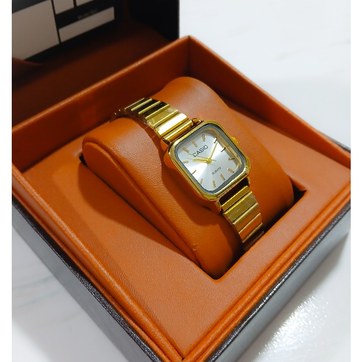ساعت مچی زنانه کاسیو CASIO موتور با کیفیت مدل A 168 طلایی