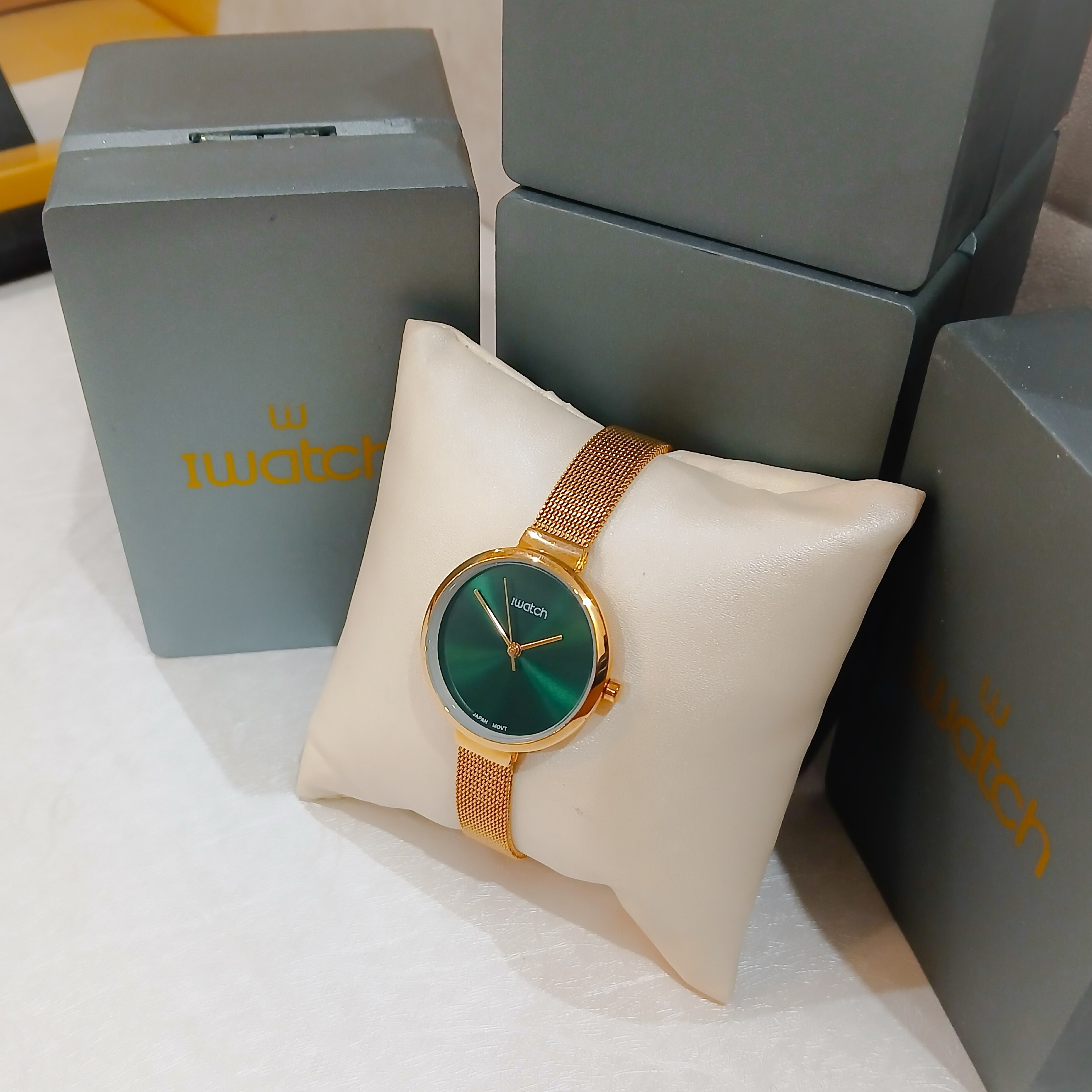 ساعت مچی اورجینال عقربه ای زنانه Iwatch آی واچ مدل 190090