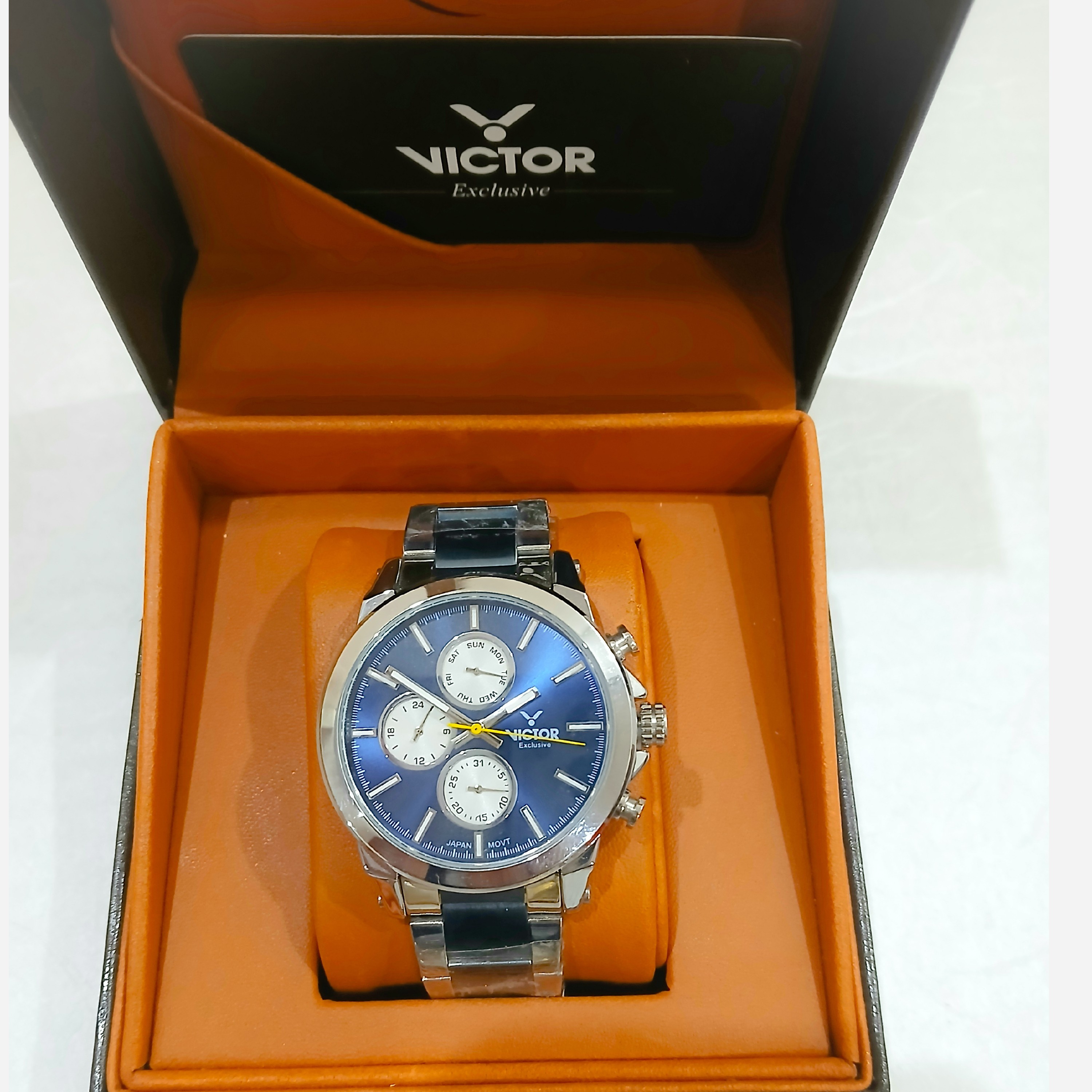 ساعت مچی عقربه ای مردانه VICTOR سه موتوره فعال فول تایم ژاپن مدل V5743-05 موتور میوتا ژاپن