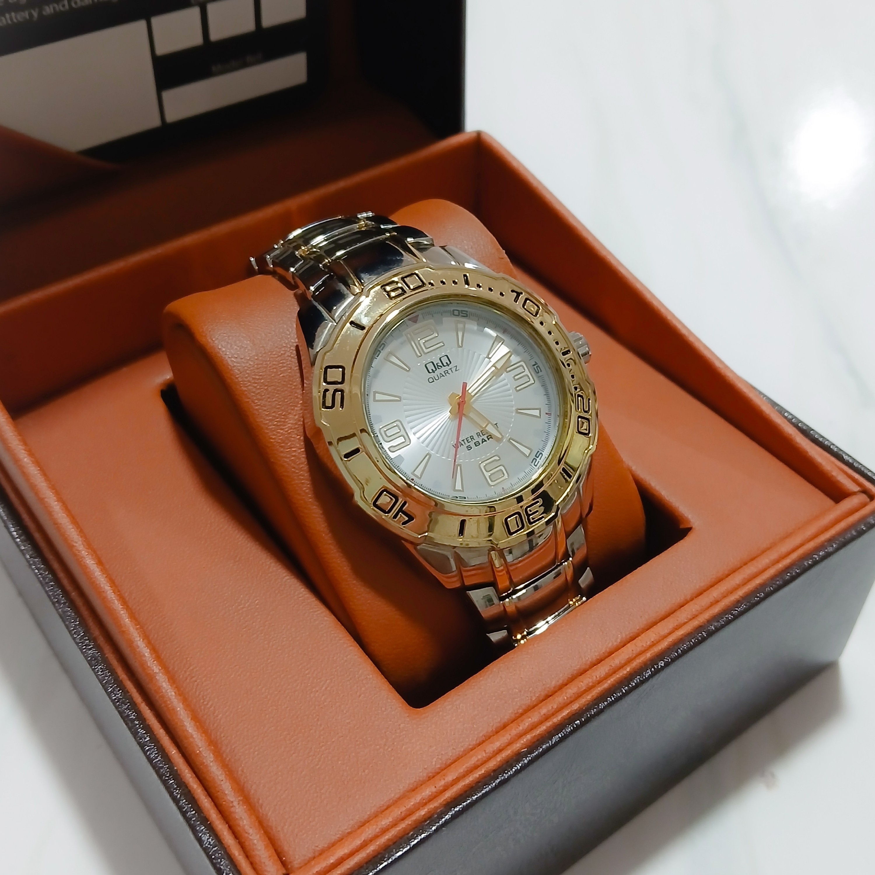 ساعت مردانه کیو اند کیو اورجینال مجلسی اسپورت ژاپن مدل F348-404Y