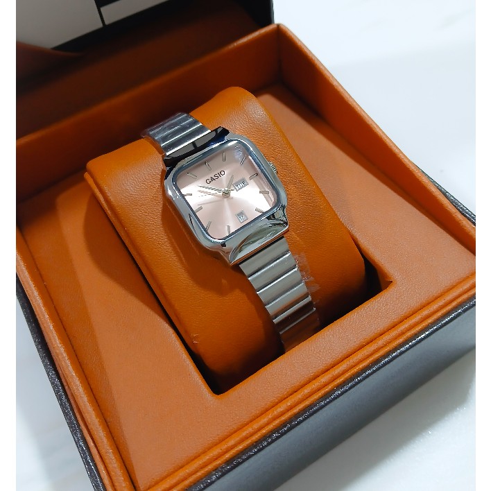 ساعت مچی زنانه کاسیو CASIO موتور با کیفیت مدل A 168 دوتاریخ نقره ای کالباسی