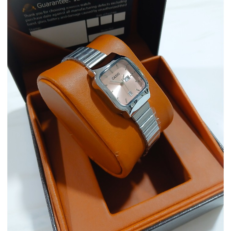 ساعت مچی زنانه کاسیو CASIO موتور با کیفیت مدل A 168 دوتاریخ نقره ای کالباسی