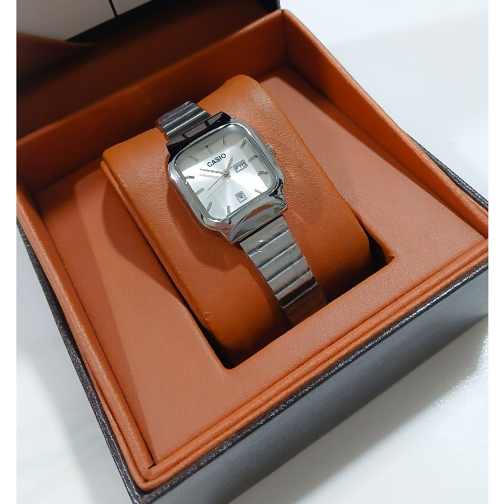 ساعت مچی زنانه کاسیو CASIO موتور با کیفیت مدل A 168 دوتاریخ نقره ای