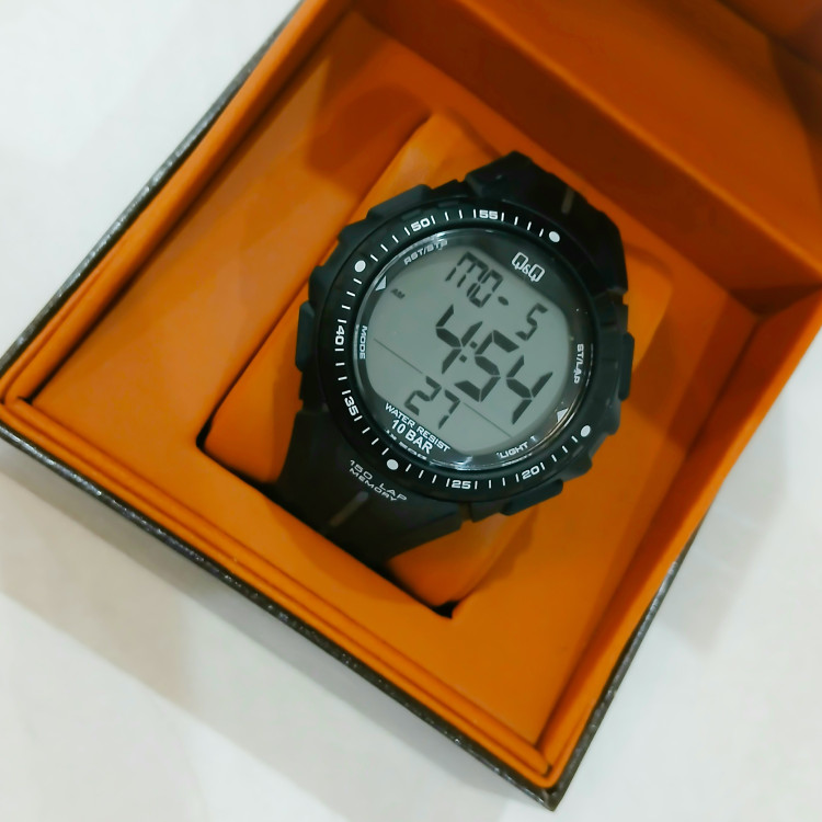 ساعت مردانه دیجیتالی کیو اند کیو اورجینال مدلM102J001Y