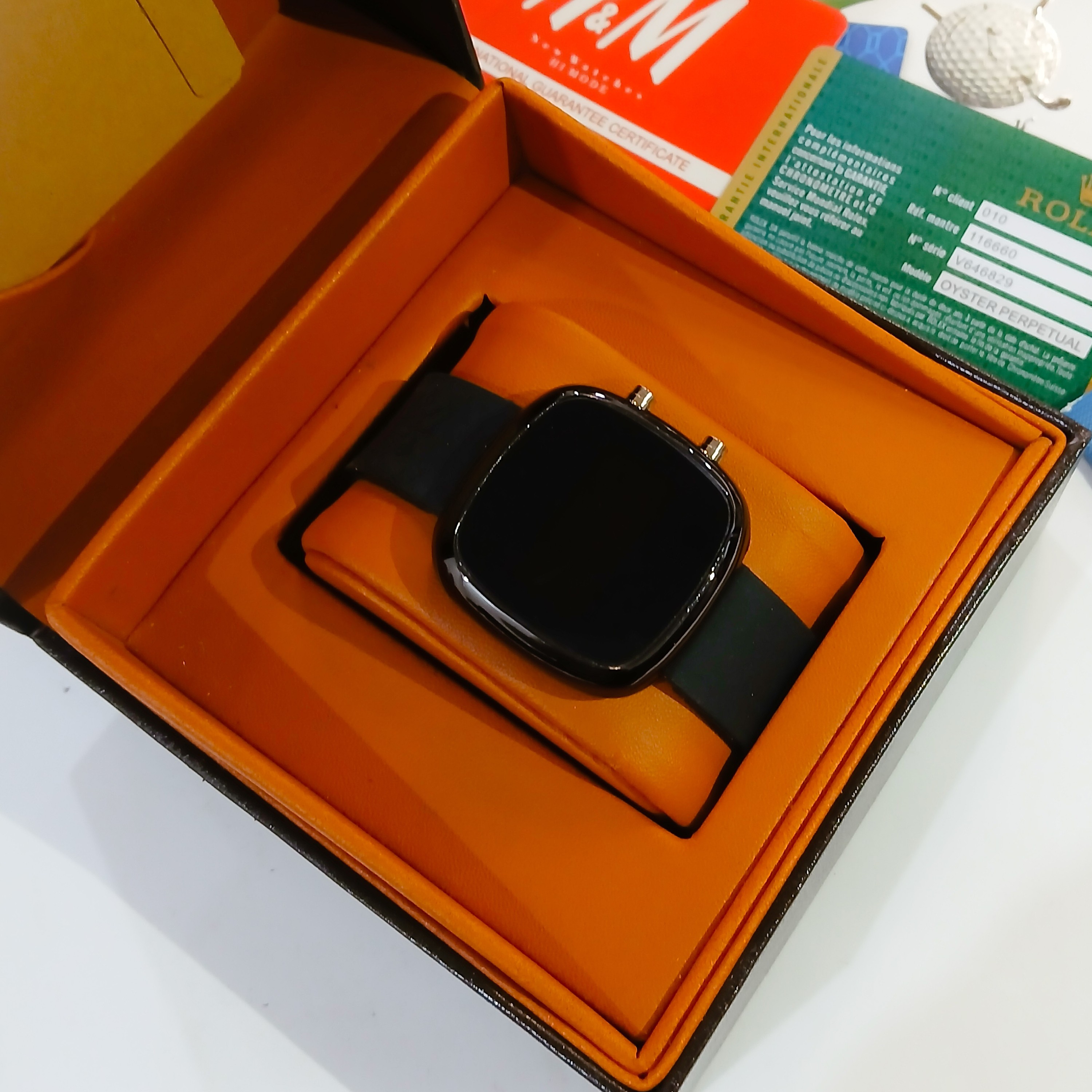 ساعت مچی دیجیتالی پسرانه و دخترانه اسپورت با کیفیت جنس عالی مشکی