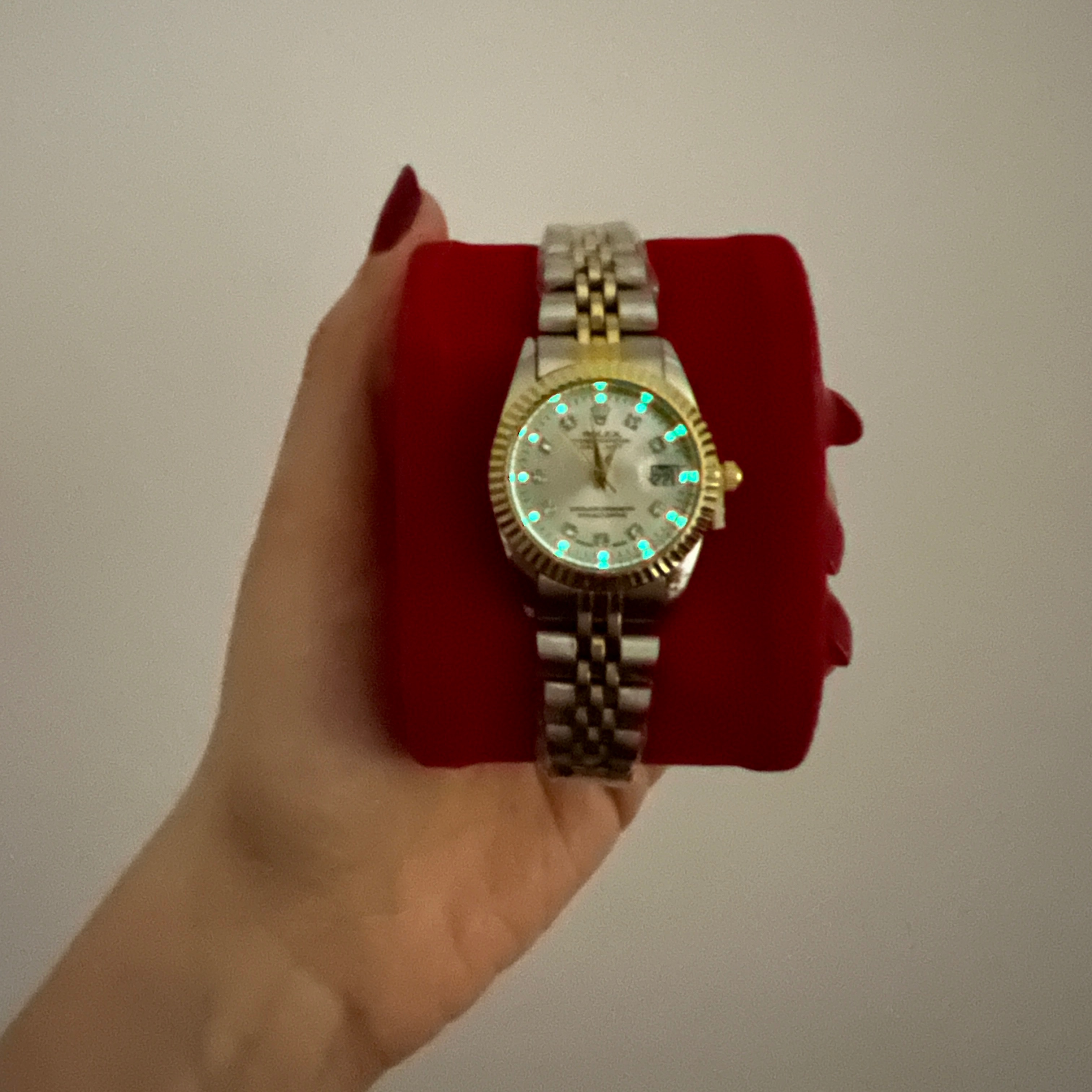 ساعت رولکس زنانه صفحه نقره ای خاص شب نما قفل تاج دار با موتور ROLEX